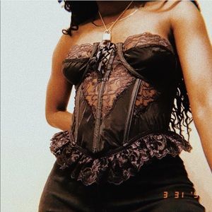 SOLD Victoriasecret black lace strapless Corset